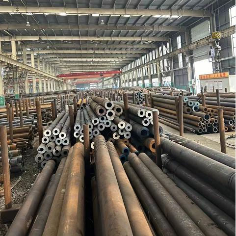 無縫鋼管廠家  無縫（féng）鋼管現（xiàn）貨供應